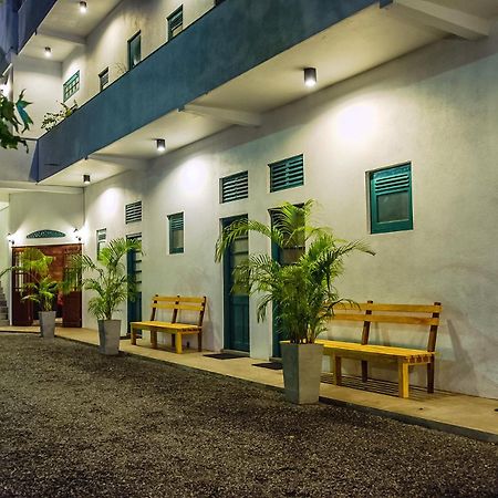 Colombo Beach Hostel Dehiwala-Mount Lavinia Екстер'єр фото