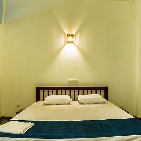 Colombo Beach Hostel Dehiwala-Mount Lavinia Екстер'єр фото