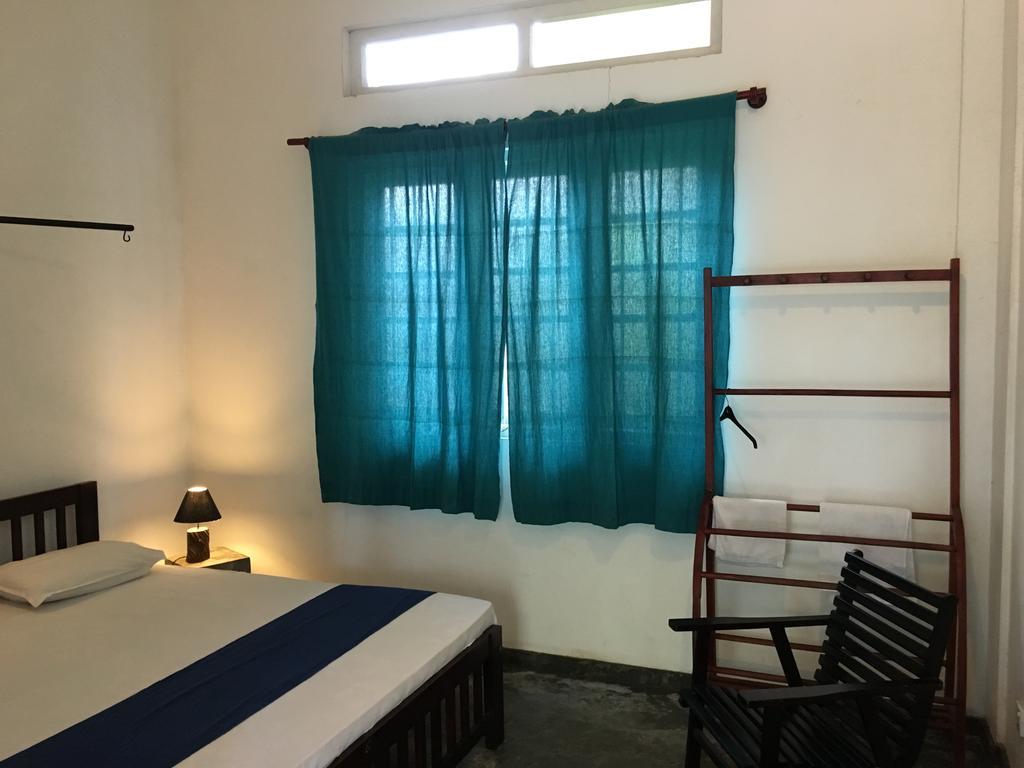 Colombo Beach Hostel Dehiwala-Mount Lavinia Екстер'єр фото