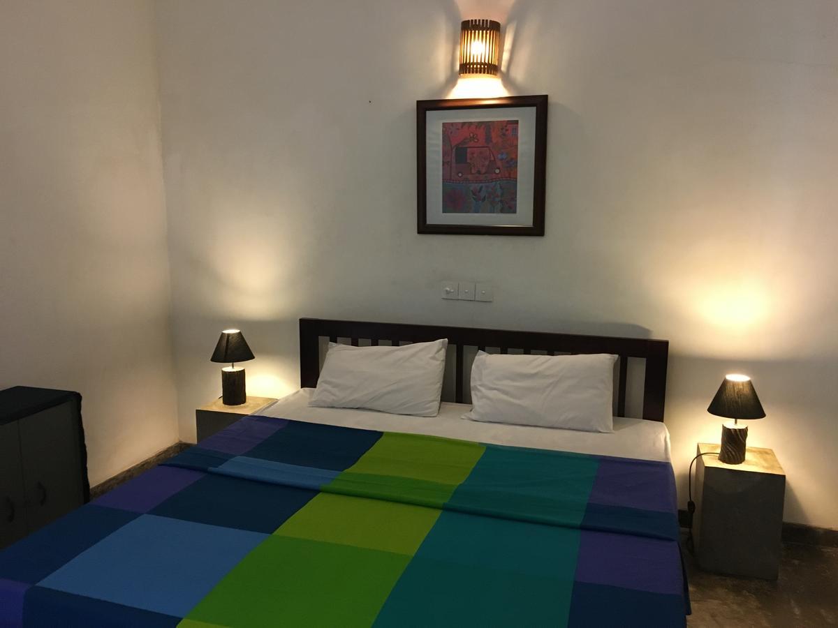 Colombo Beach Hostel Dehiwala-Mount Lavinia Екстер'єр фото