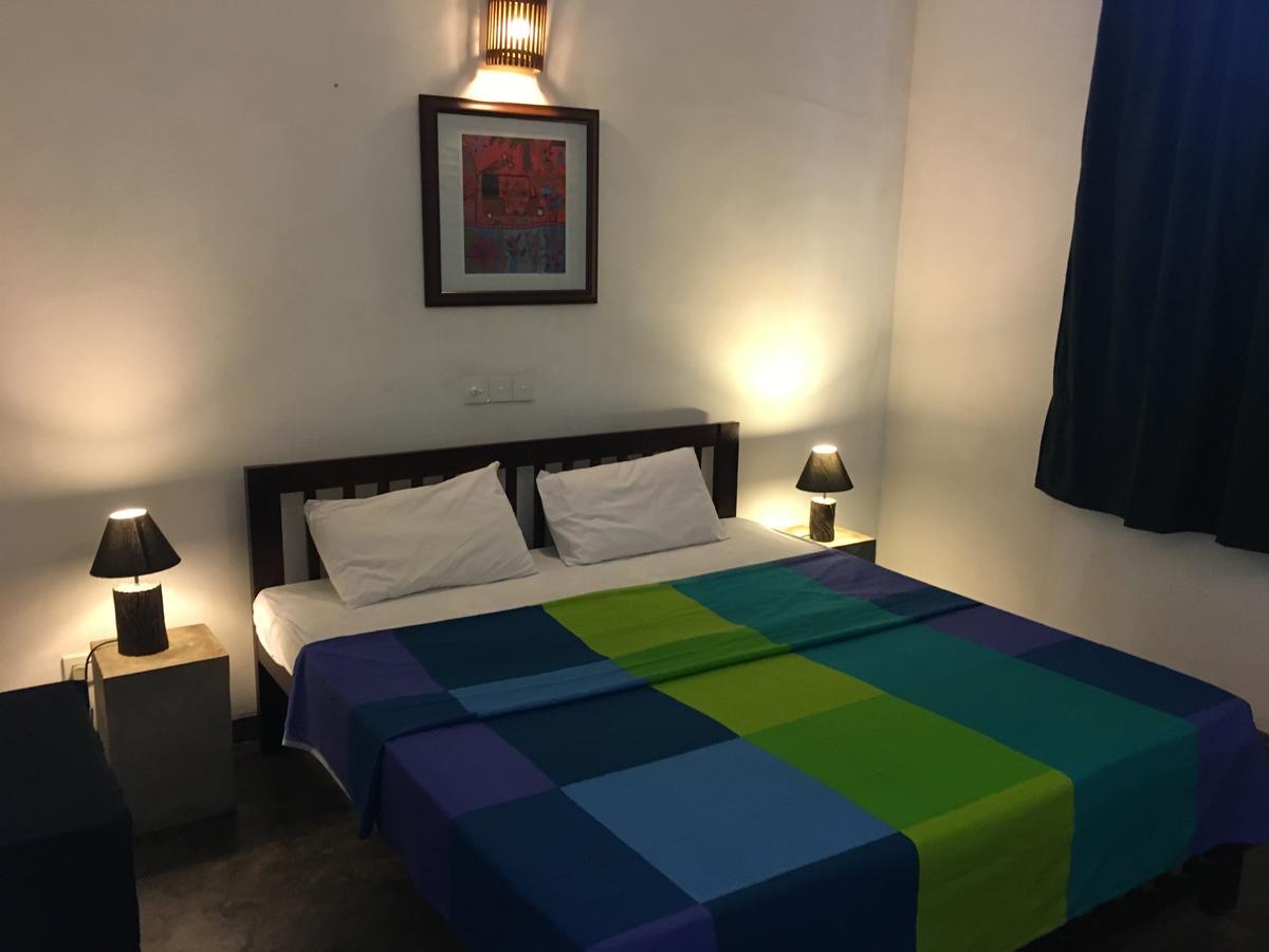 Colombo Beach Hostel Dehiwala-Mount Lavinia Екстер'єр фото