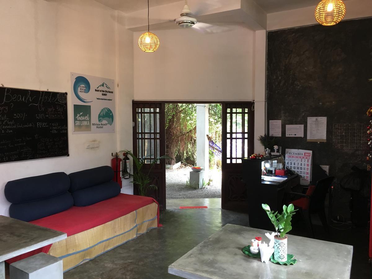 Colombo Beach Hostel Dehiwala-Mount Lavinia Екстер'єр фото